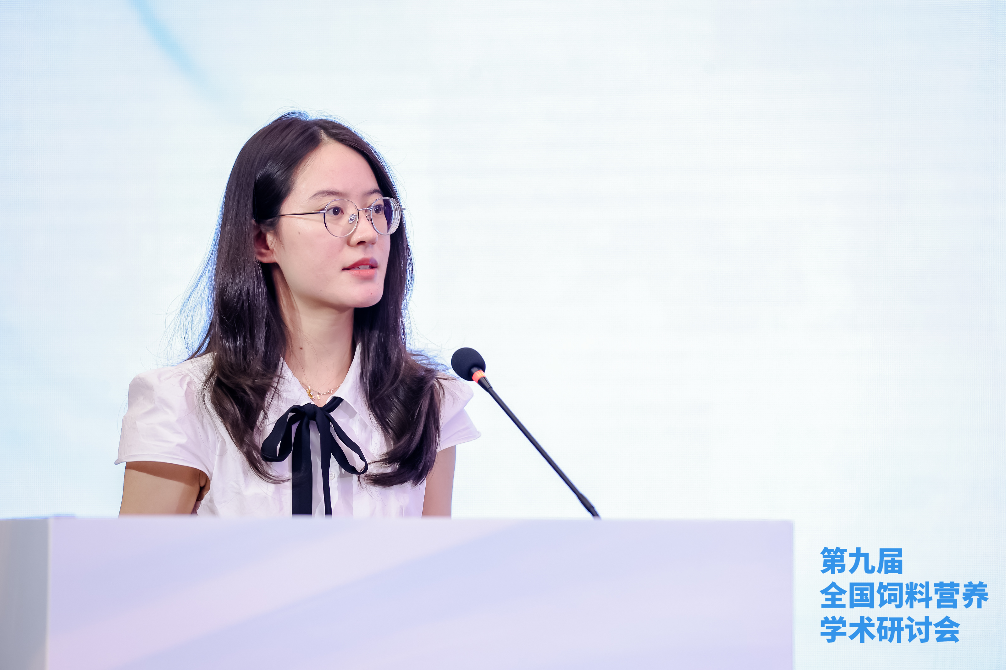 2022級博士生余嘉懿參加第九屆全國飼料營養(yǎng)學(xué)術(shù)研討會 2